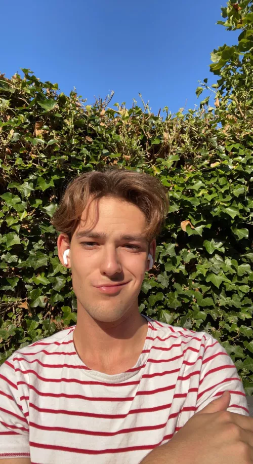 Anyone wanna chat been feeling down lately and just want to meet new people @victorheerkens on sn*p anyone welcome :)