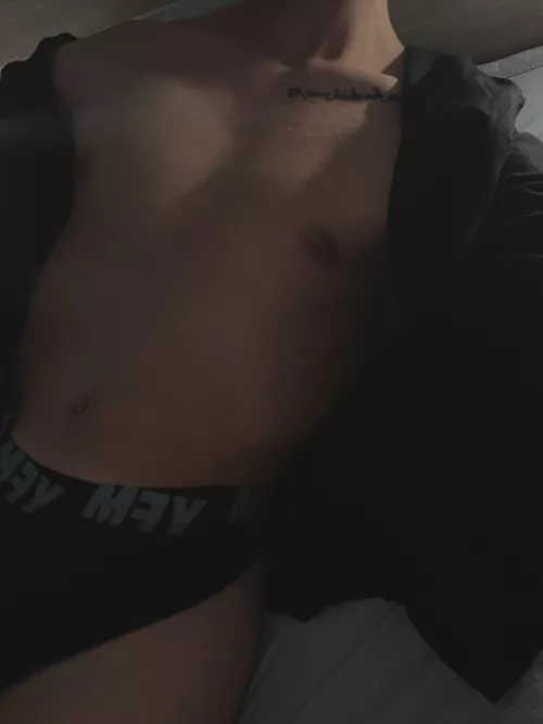 HELLO HANDSOME 🤭😏xoxo your favourite student boy💋