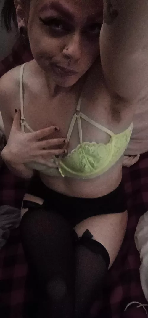 insert quirky joke about hating mondays here 🙄🖤💚