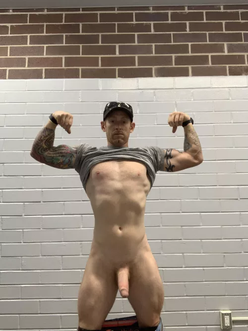 (M) What do you ladies think of the gains. Do any of you want to be my gym partner. Shoot me a message
