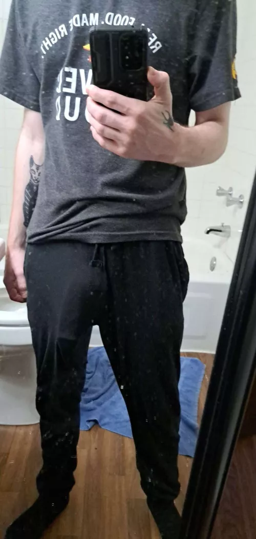 prob shouldn't wear to work but whatever, I just make food all night 😋