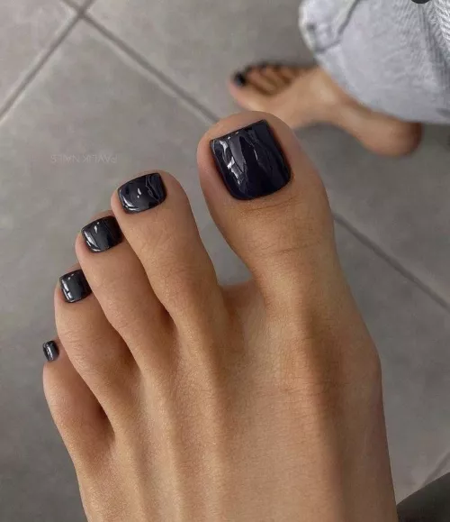 rate my friends toes she wants to know if she can make a pretty penny out of em