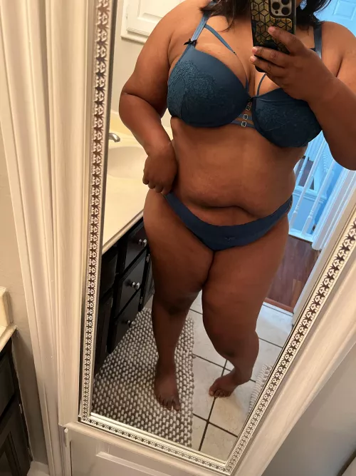 Still learning to accept my body. Can you teach me? 🥺