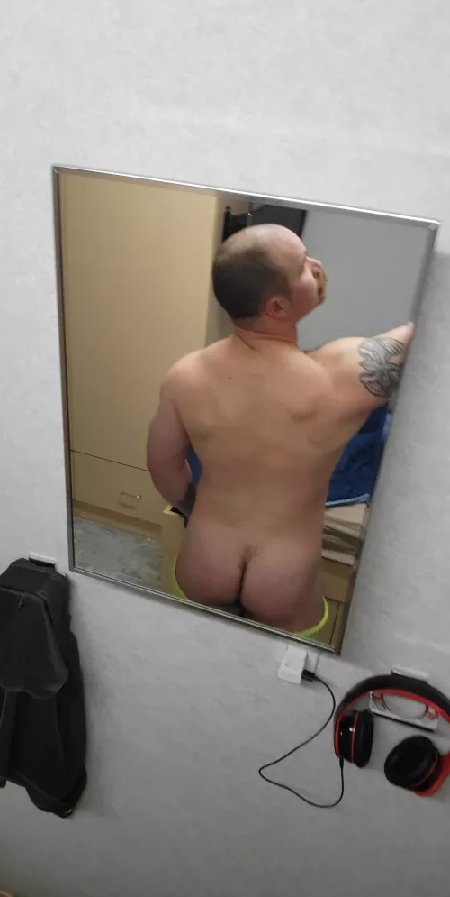 Towel slipped a little 😜