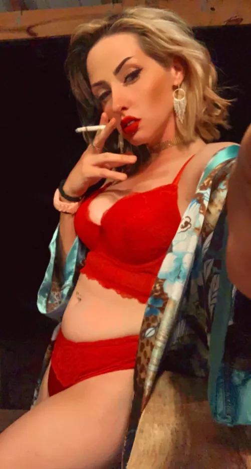 When you don’t have neighbors you don’t need clothes on 🤓 (OC)