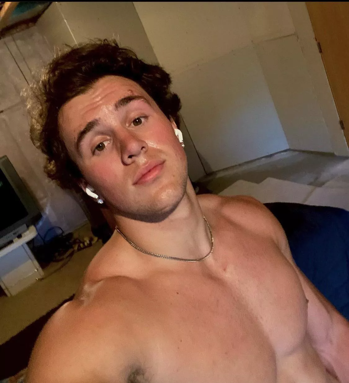 👀