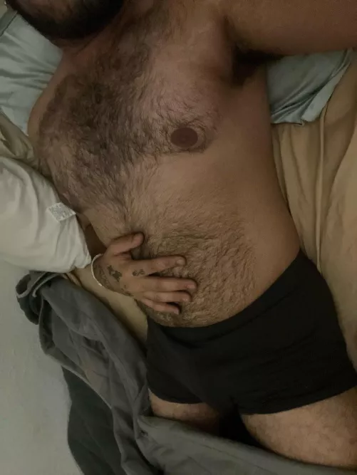 [21] any daddies wanna come cuddle? 🙈