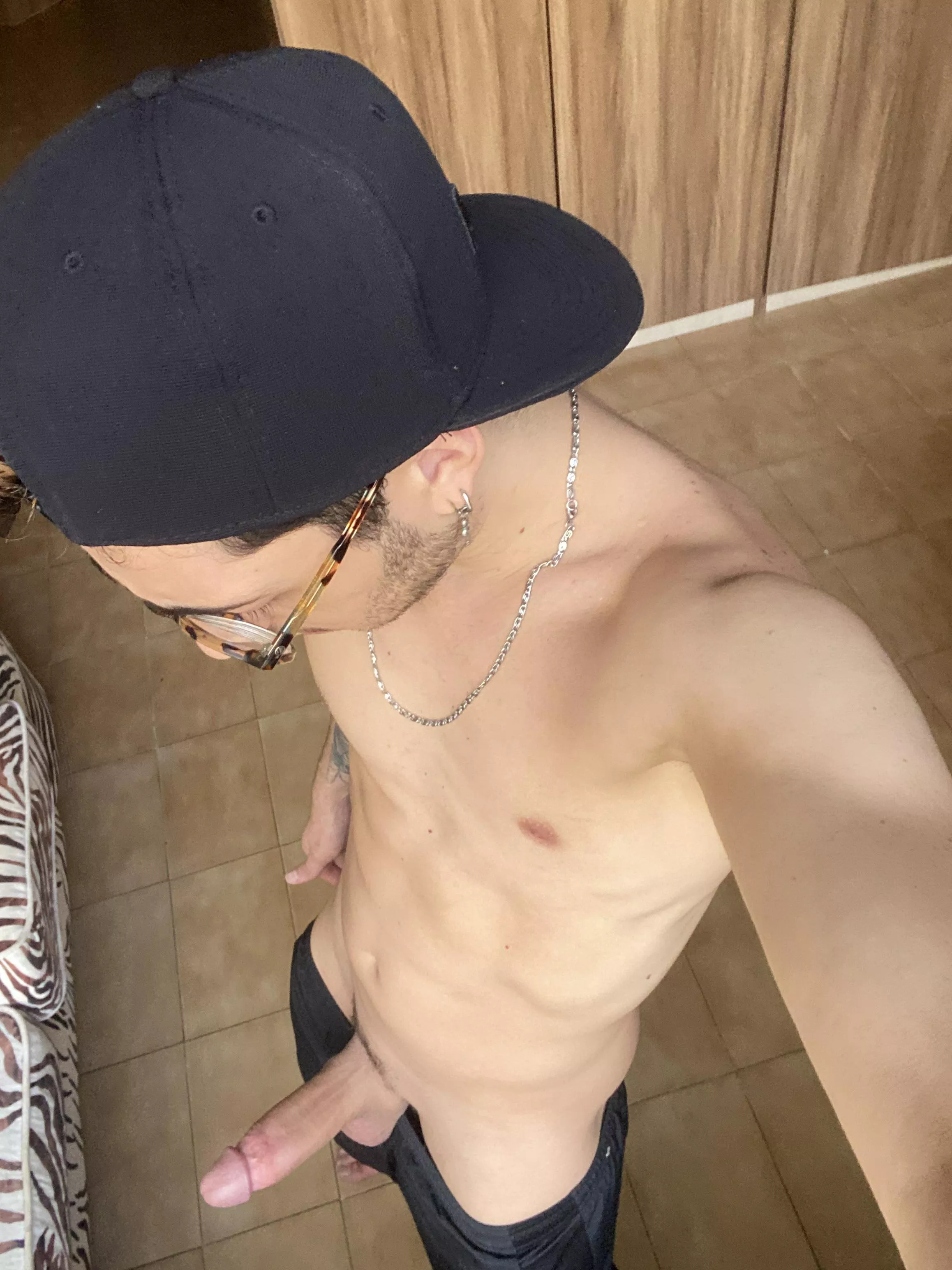 [21] U on your knees sucking or bottom for me? 😈