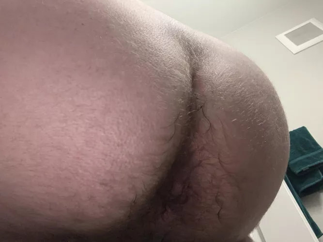 All this heat got my pretty musky. Wanna smell?