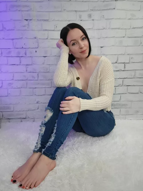 Barefoot in jeans means fall is almost here!