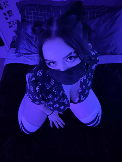 Do I look good on my knees? -👻