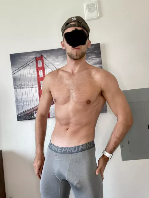 Do these leggings make my cock look good? 😜