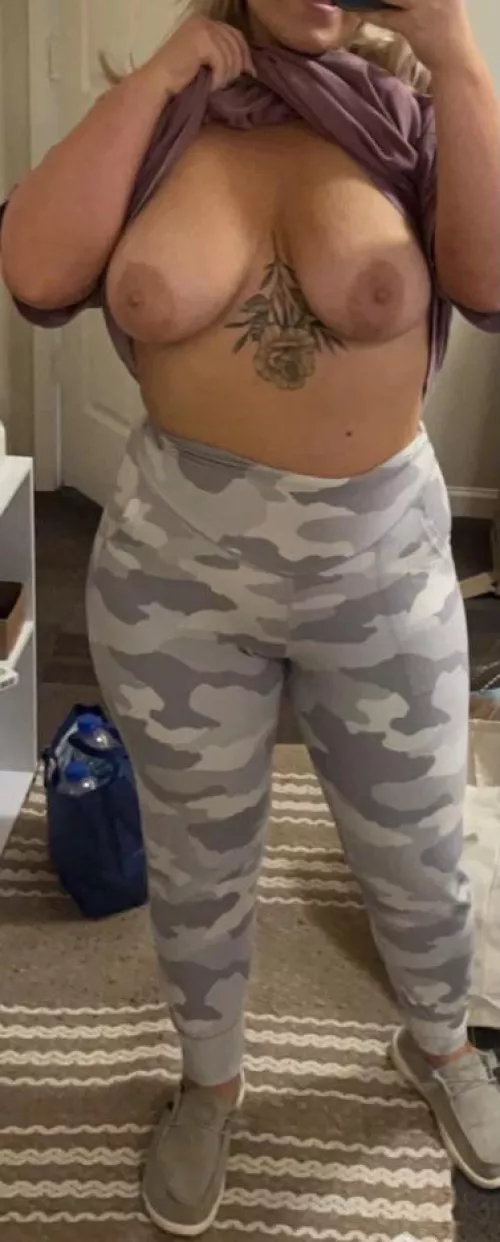 I was born to be a slut. Allow me to empty your balls 💦 [image]