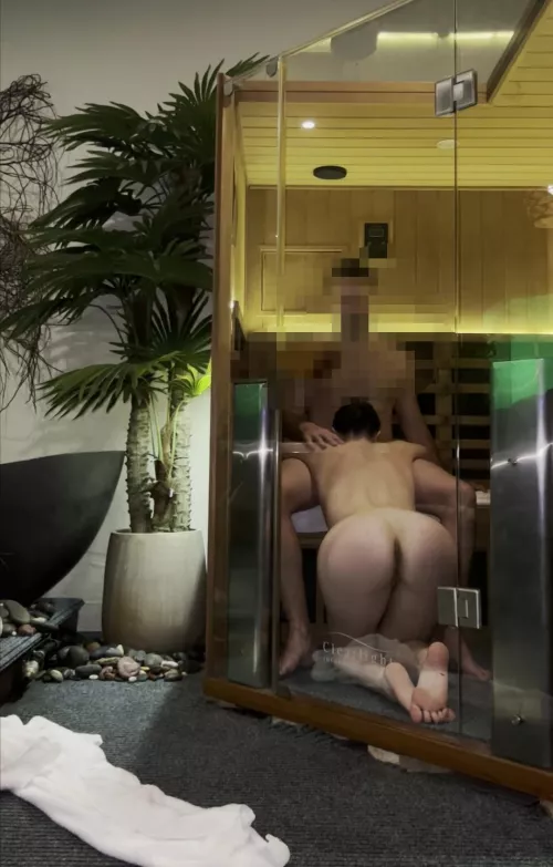 The sauna session got steamy 😉