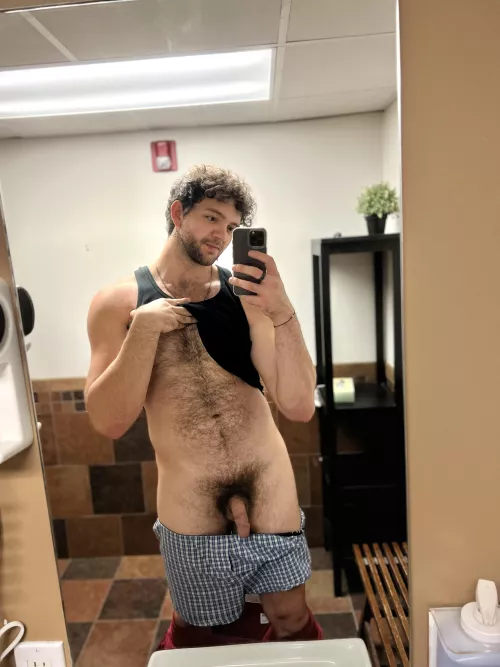 Took a break mid workout for this so hi Reddit ppl