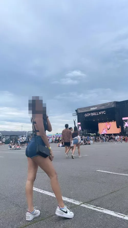 Trading my sexy girlfriend on Telegram: raze004 (send a sample, MUST verify)