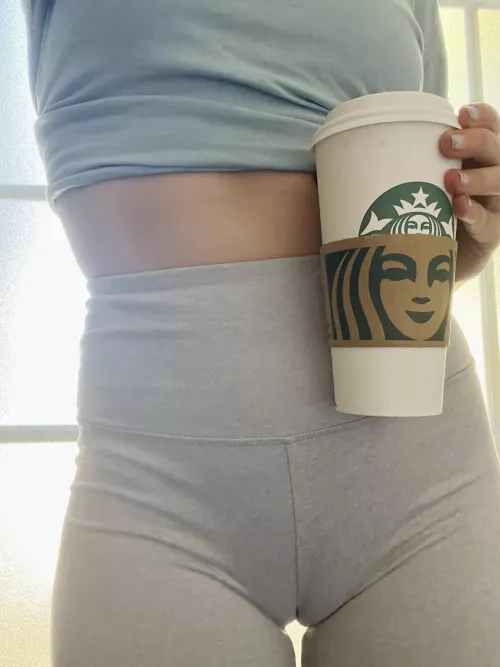 Wanna see my 🐱? Click the link below ⬇️