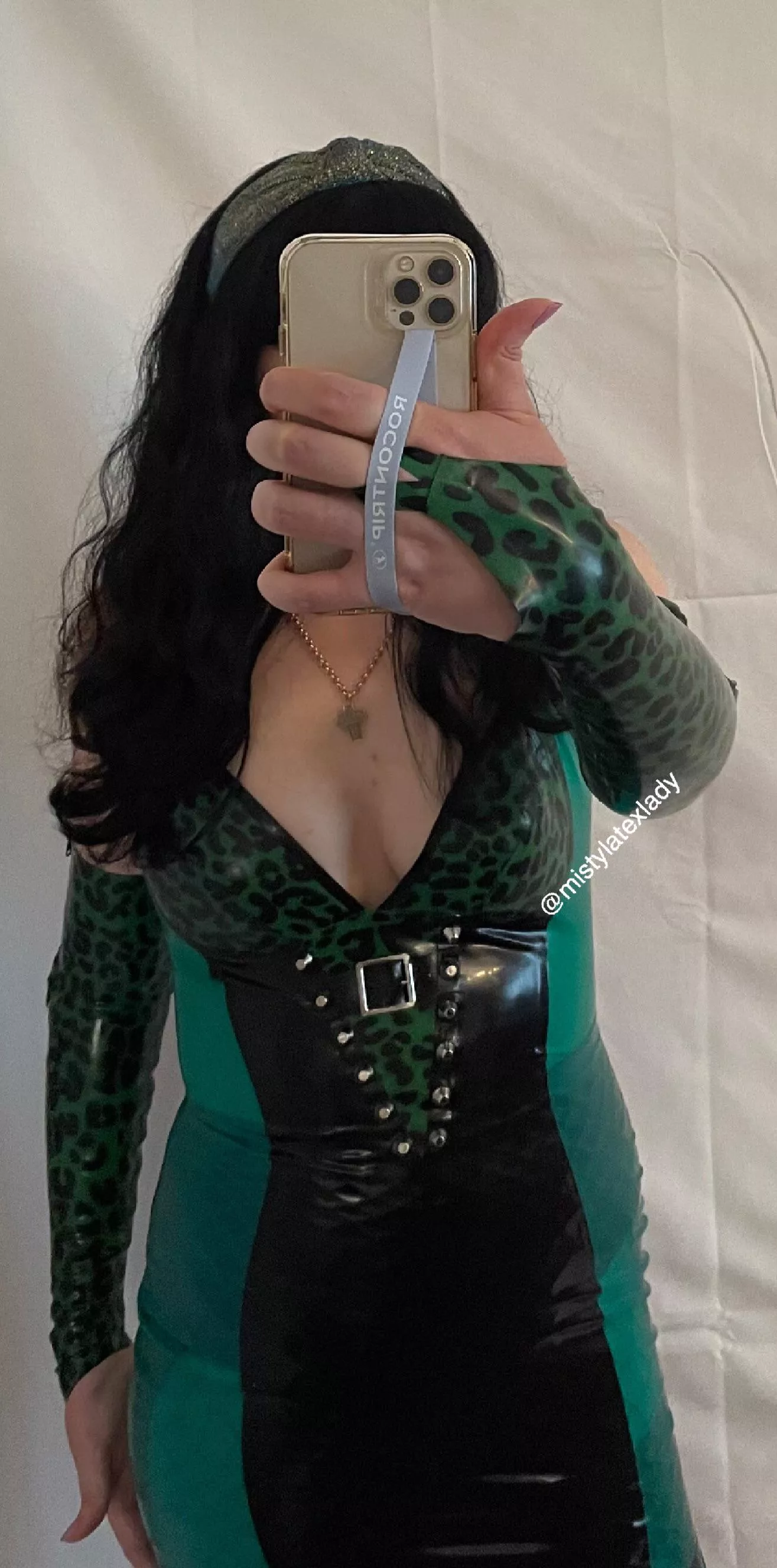 Would you like to see more selfies like this?