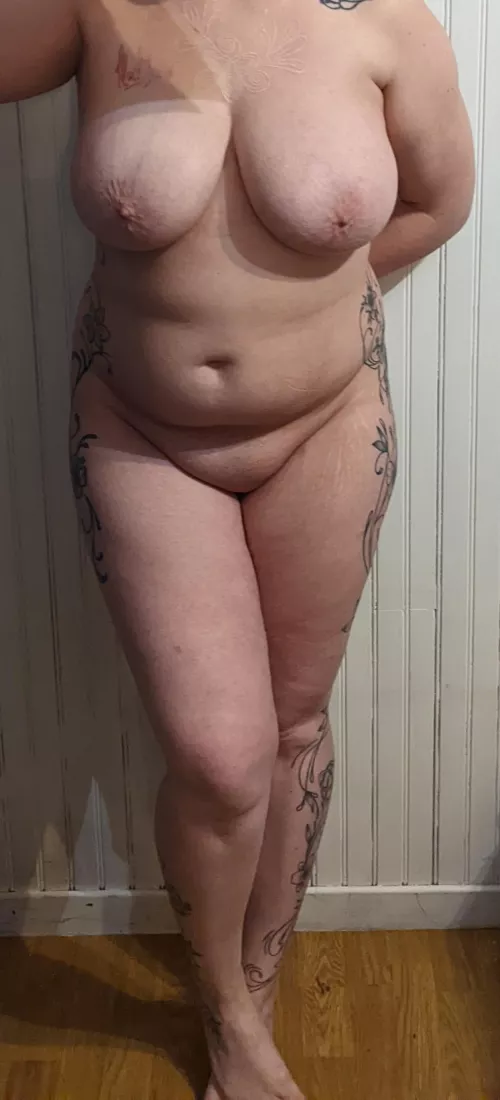 you want to be the delivery man i opened the door to in this outfit 😉