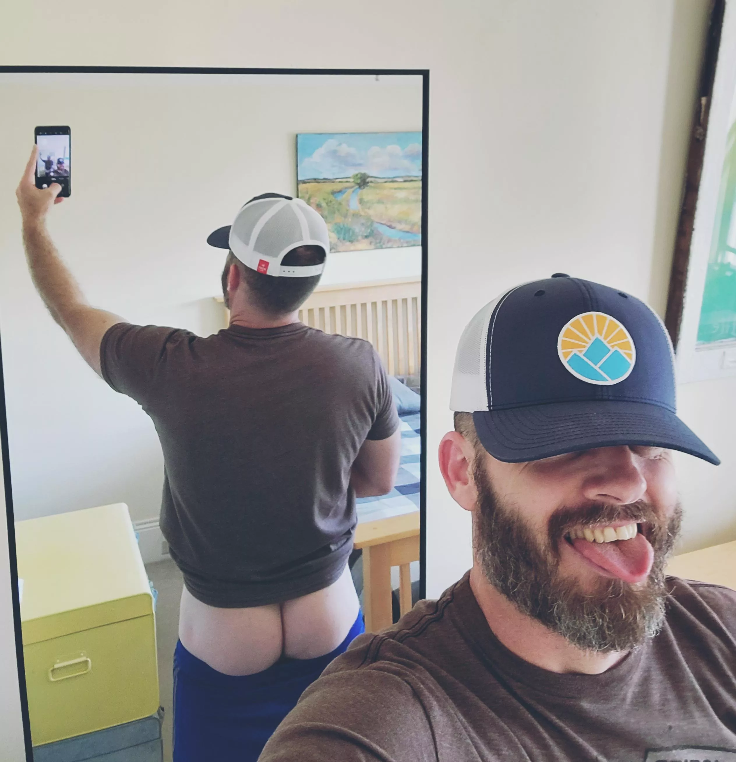 🧔🏻+ 🍑