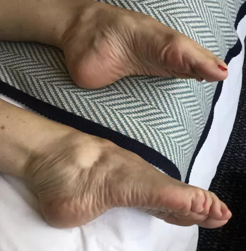 Arches, wrinkles, toes and soles, which do you like?