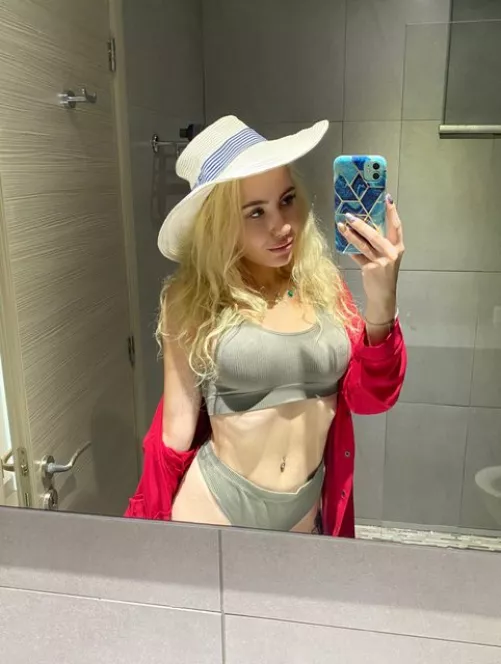 Bite me. Cum have a look at what I have to offer.