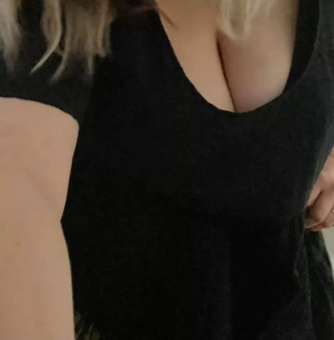 Cover my cute little Latina wife and her friends in cum! No nudes, but will show face. Kik junker222 to tribute Cover my cute little Latina wife and her friends in cum! No nudes, but will show face. Kik junker222 to tribute