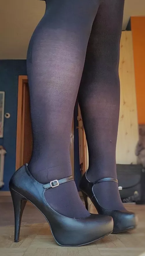 love my black heels