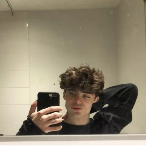 Sending love to the 5 people that will see this 💕