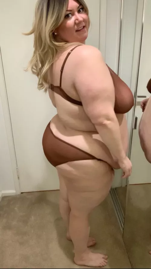 Wanna watch us in the mirror? 😈😈