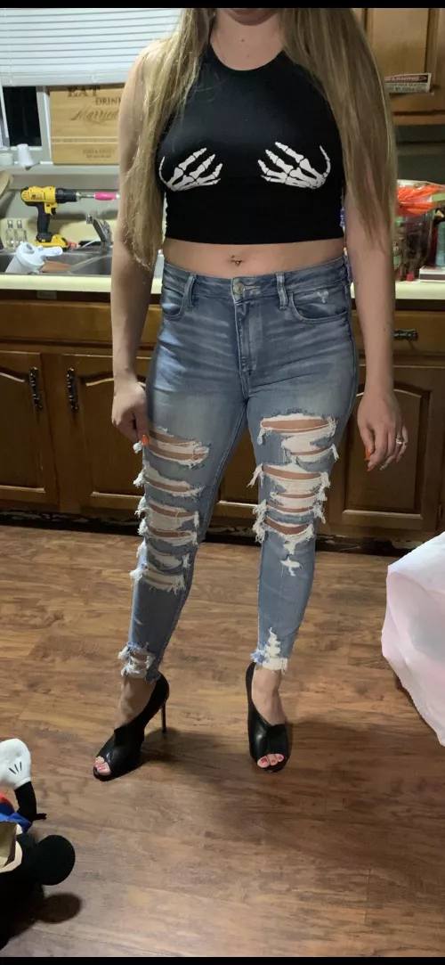 34 mom of 2. Let me know what you think of my slut