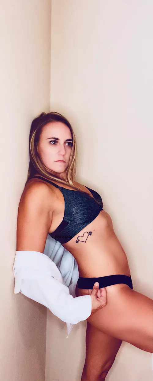 Can you make my back arch more? 😈 [f]