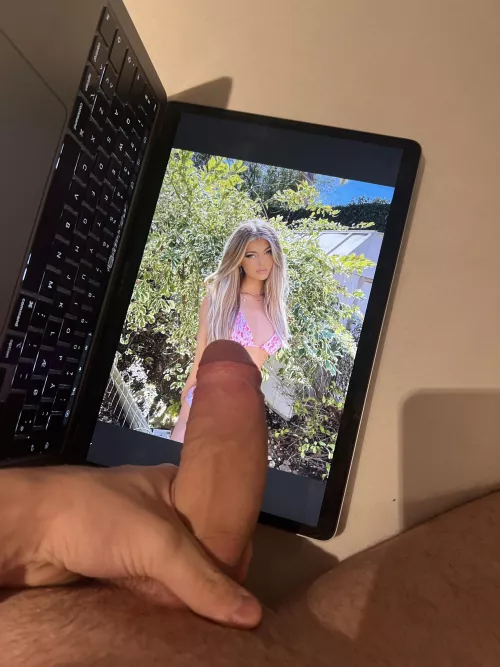 Feed me Loren Gray or Charli Damelio. I cock and cumtrib every pic