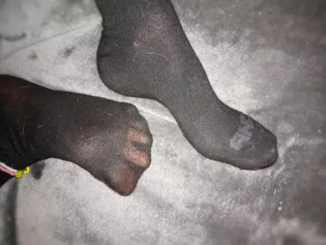 Get a big whiff of these crew socks after 2 long days doing electrical 🤤