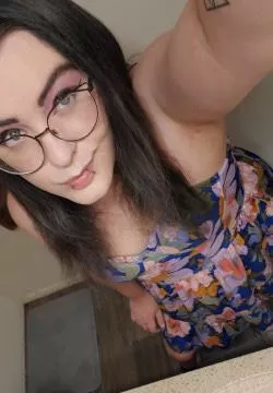 ⬆️ if your cocks so small lmao get over here! I'm gonna grab it with my feet so you can cum on my ass DM open ⬆️ if your cocks so small lmao get over here! I'm gonna grab it with my feet so you can cum on my ass DM open