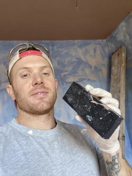 There’s a pun about “looking like a plasterer’s radio” (36)