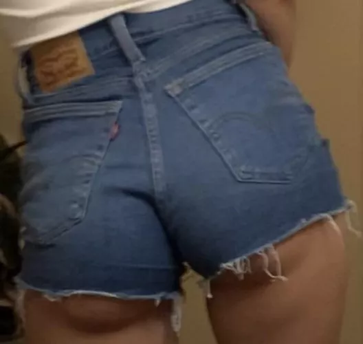 There’s just something about them Levi’s 😋