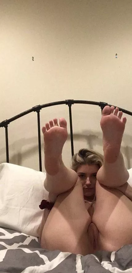 Upvote if you’d fuck me rn 😈 snap: ryleeh1891