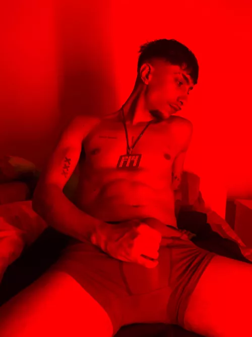 What is the first thing you think when you see this photo? (22)