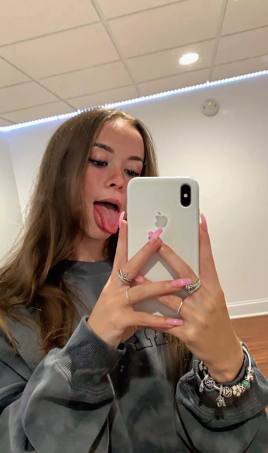 👅👅