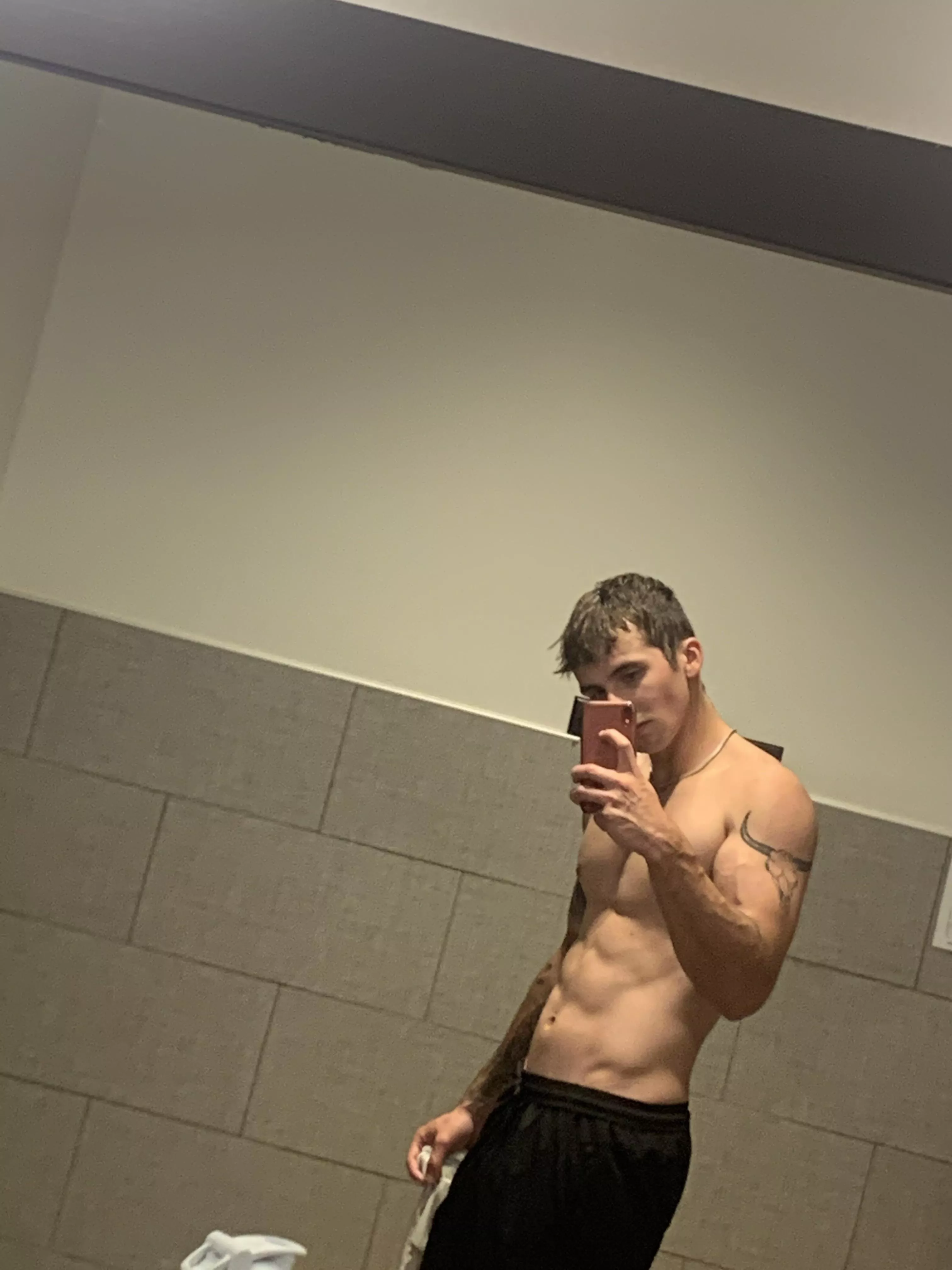 😈