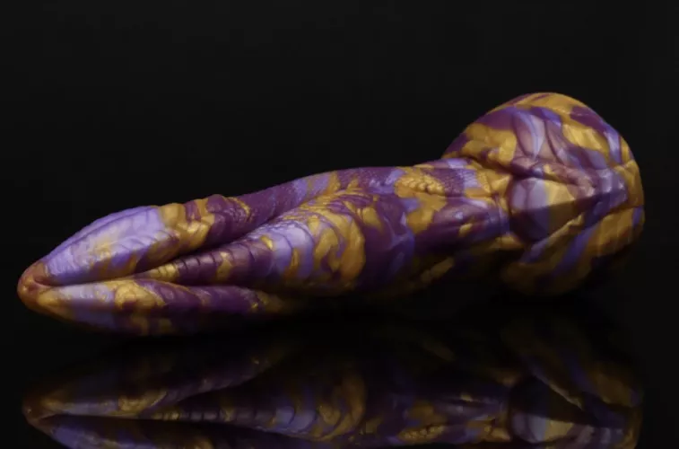 Dragon mommy just got her fourth BD toy. A nice large Orochi 😊