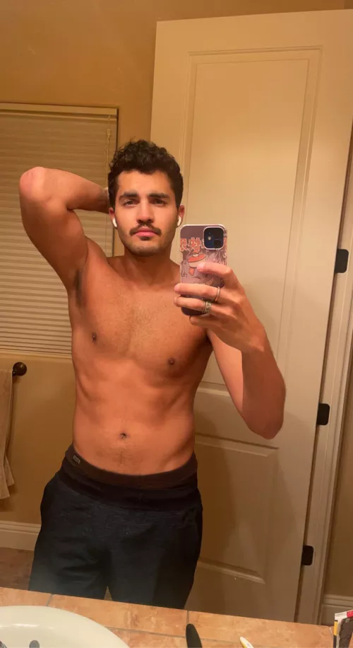 Gonna hop in the shower😉