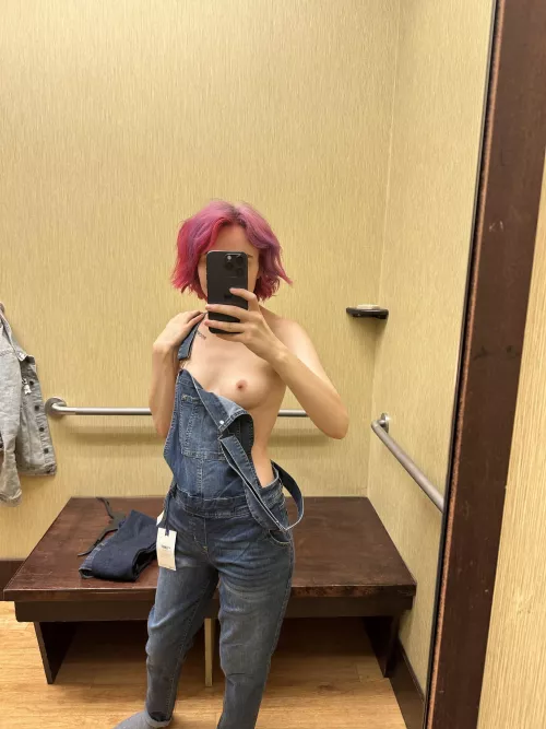 I wish someone would have bred me in this changing room