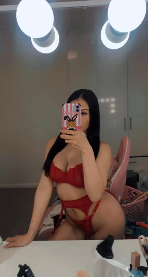 Let me wear this in the bedroom for you daddy 🥺👉🏻👈🏻