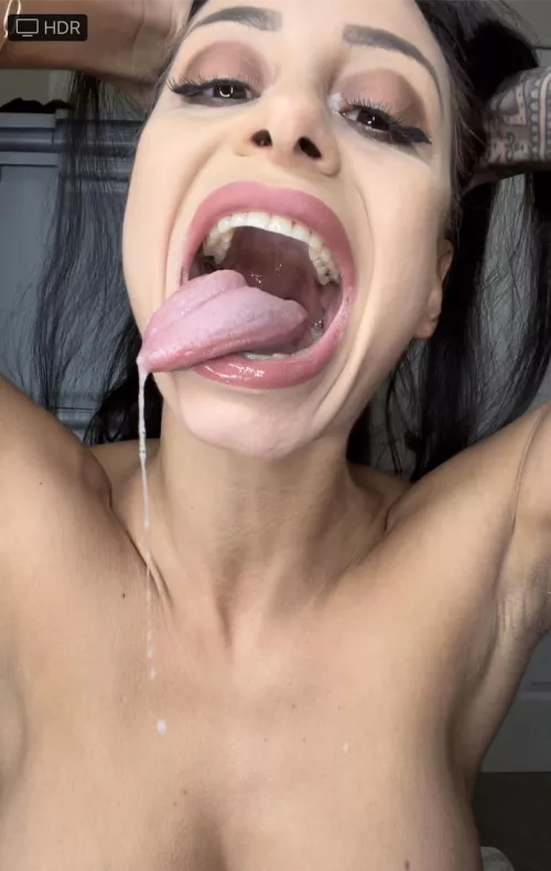 Sloppy Tongue Alert 💦 👅