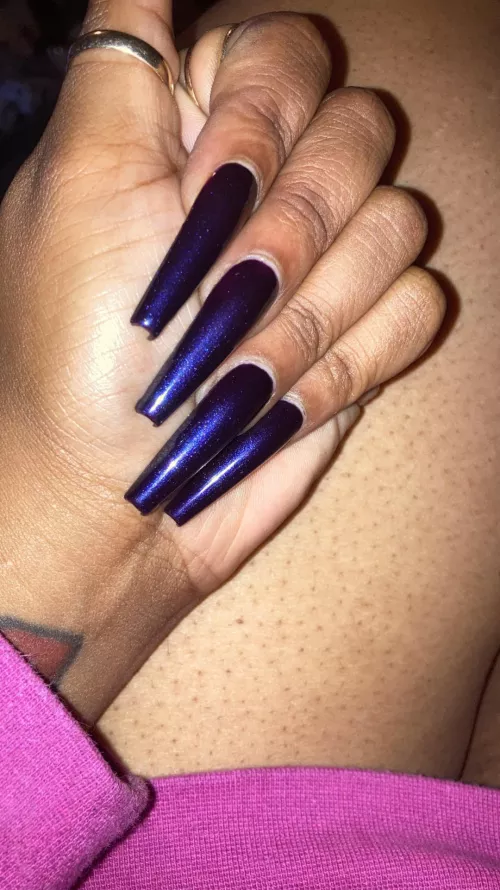 I want to scratch your back with these 😈