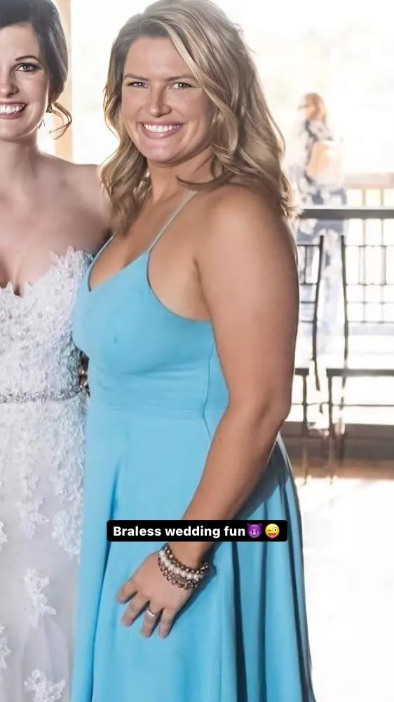 Mom of 2, letting them hang at my friend’s wedding😈