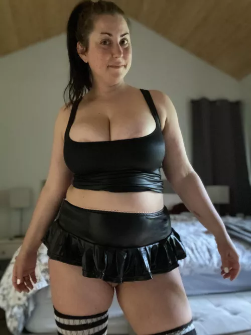 Naughty cheerleader needs to be taught a lesson…