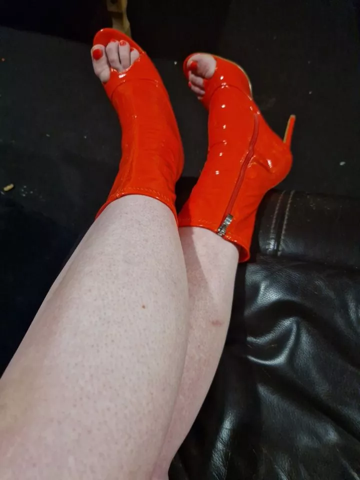 Peep boots